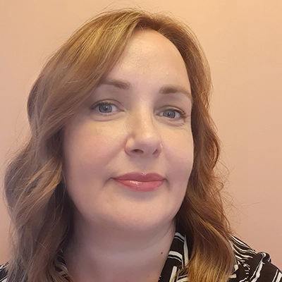 Head and shoulders photo of Lindsey Broomfield